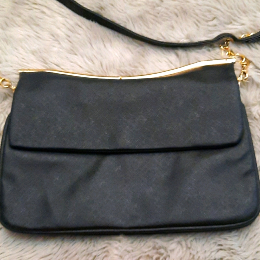 Longboom clutch with detachable strap